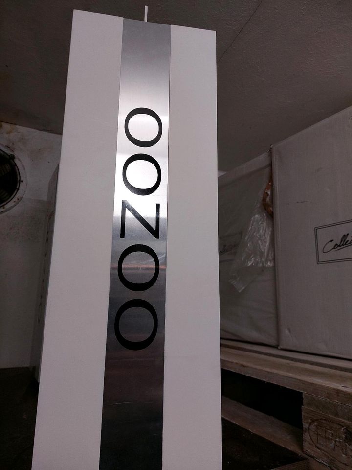 Uhrenvitrine oozoo  auf Tisch Vitrine  Schmuck in Neuharlingersiel