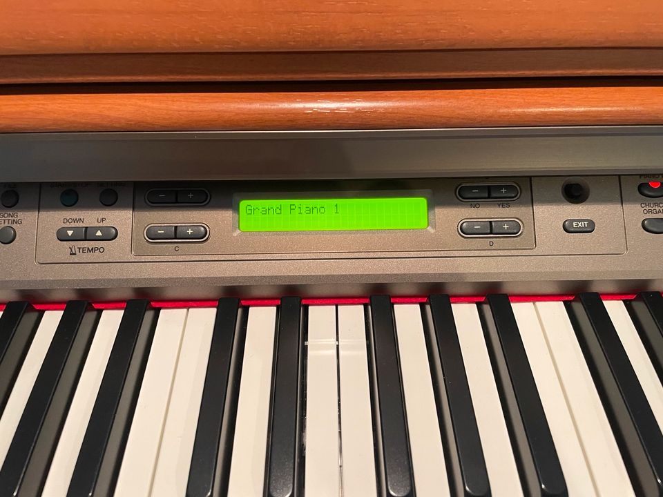 Yamaha Clavinova CLP-170 E-Piano Digital in Kassel