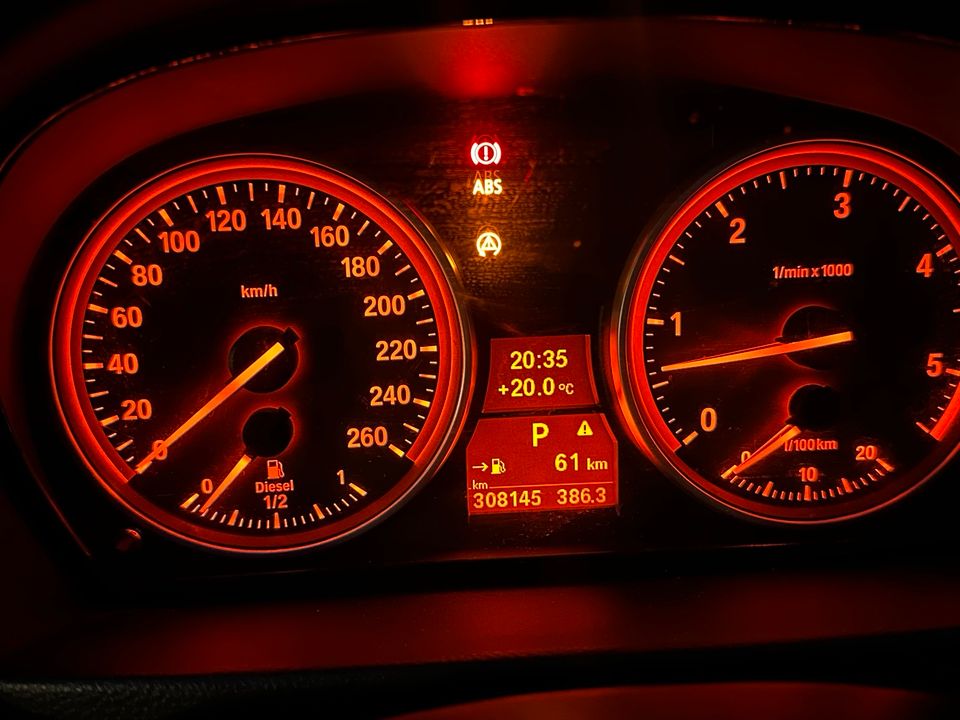 BMW 330 XD Klima Navi SHZ Pano TÜV 07/25 in Nürnberg (Mittelfr)
