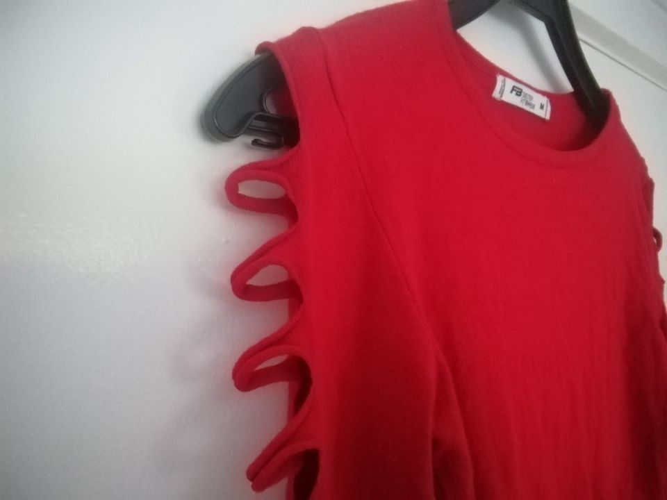 Roter Pulli Pullover mit Cutouts FB Sister Gr. M Neuwertig in Kiel