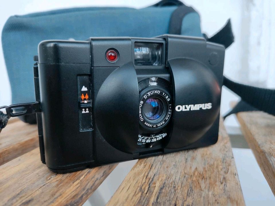 Olympus XA2 Kamera mit A16 Blitz GETESTET in Berlin