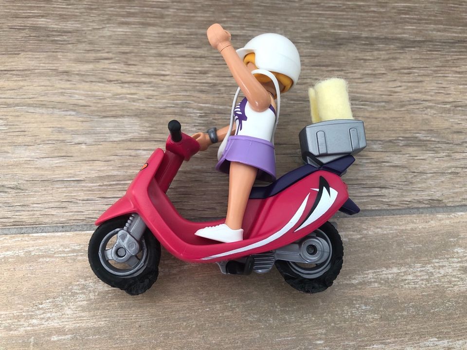 ⭐️ Playmobil Mädchen mit Roller ⭐️ in Schwieberdingen