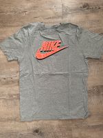 Nike T-Shirt Größe M Hessen - Wolfhagen  Vorschau