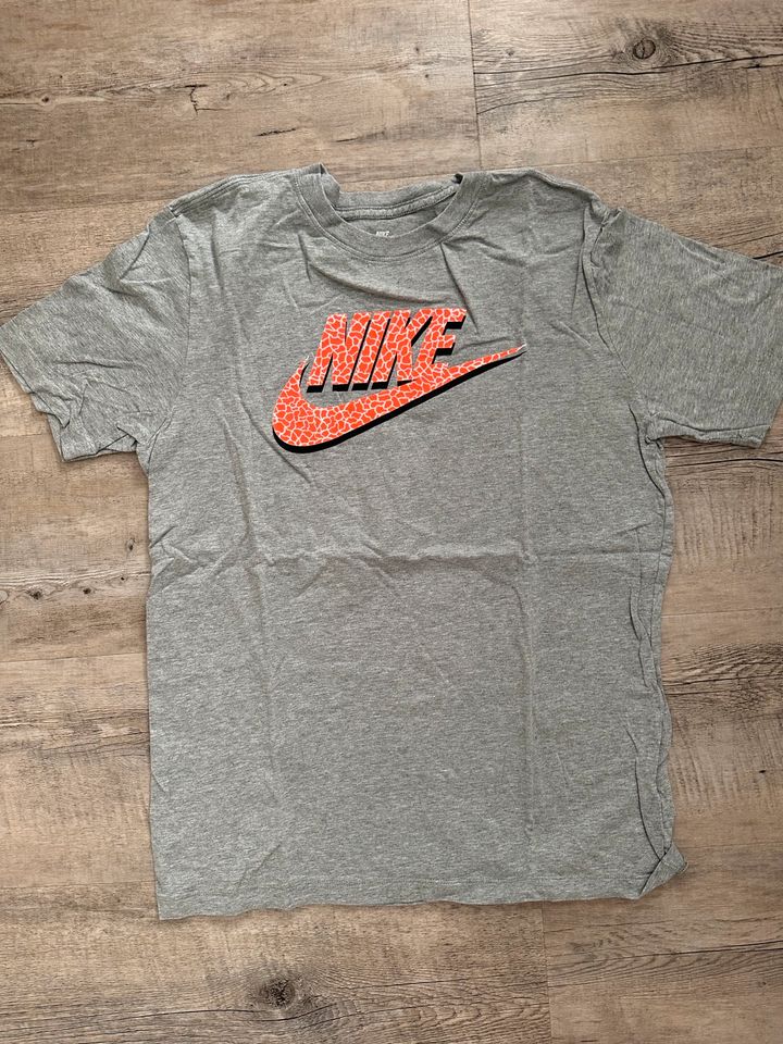 Nike T-Shirt Größe M in Wolfhagen 