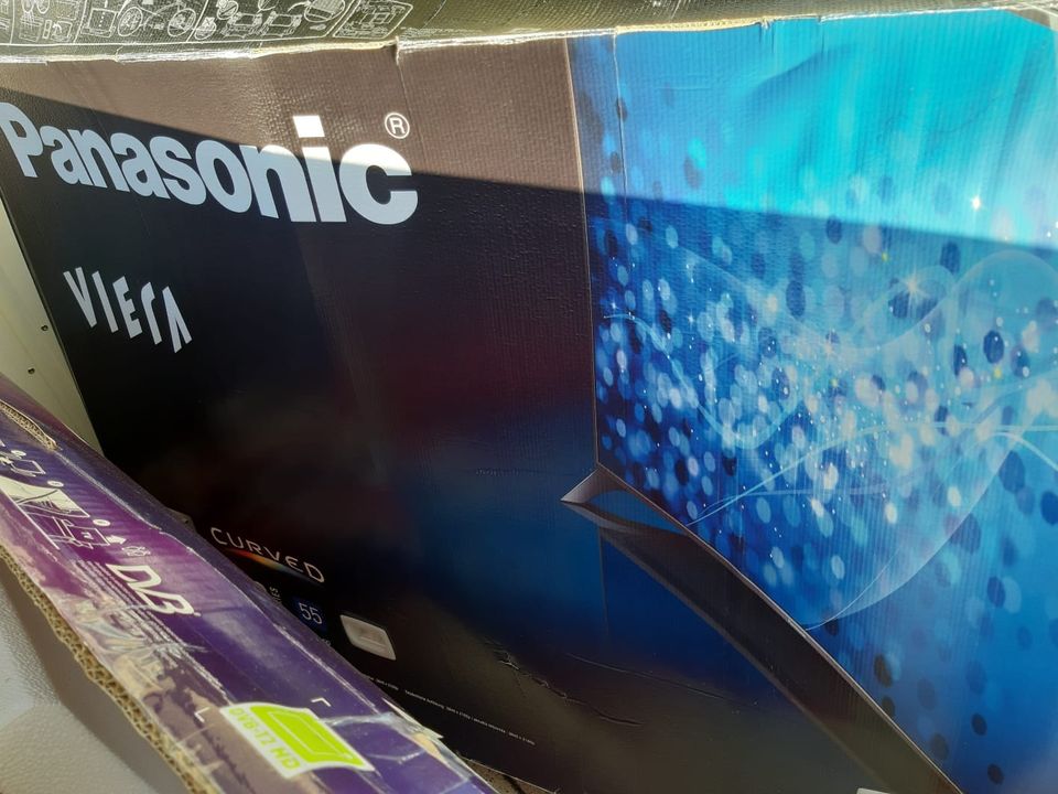 Panasonic Tv Bildschirm mit 3d Brillen 55zoll in Bad Duerrenberg