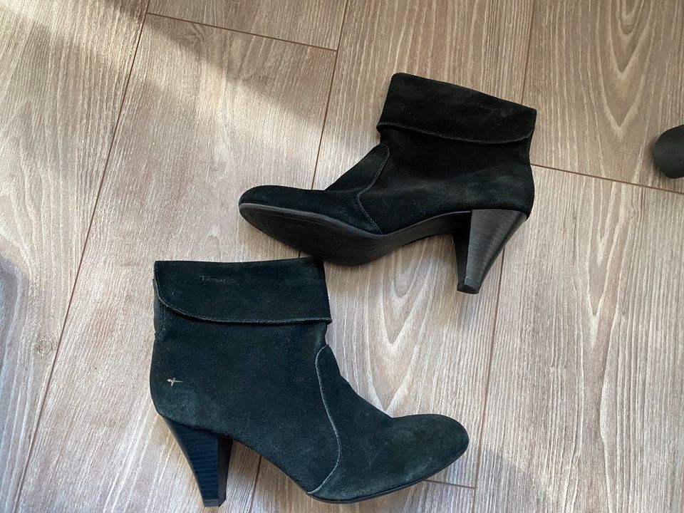 Tamaris Boots Stiefeletten 40 Leder Schwarz + Pumps 39 Blau NEU in Leipzig