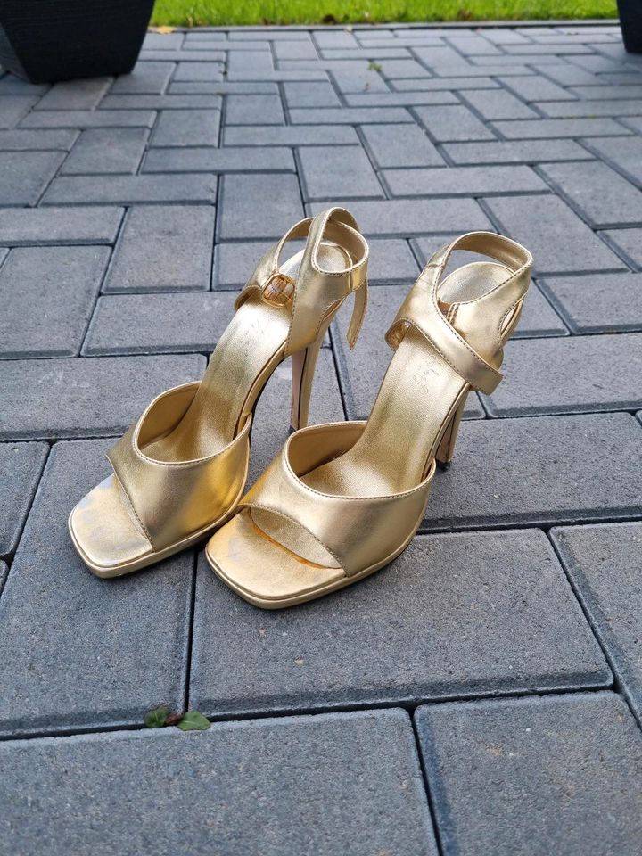 Sandalen gold in Gummersbach