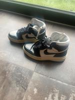 Nike Jordan high weiss und dunkelblau Nordrhein-Westfalen - Köln Vogelsang Vorschau