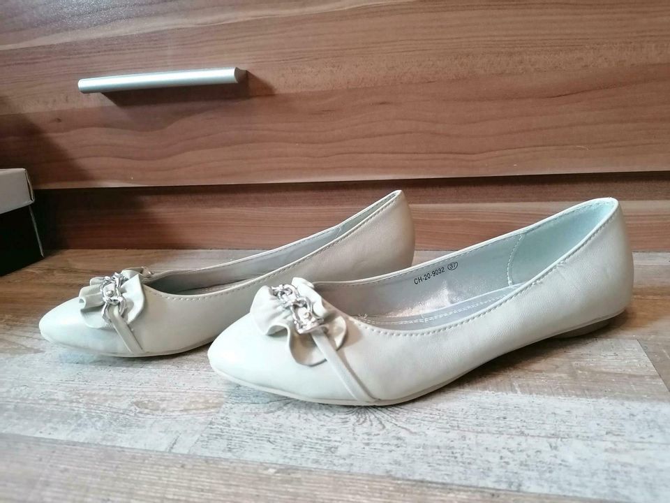 Ballerinas Sommerschuhe neu und ungetragen Gr. 37 beige in Wollersleben