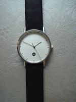 Uhr Armbanduhr silbernes Ziffernblatt mit Lederarmband schwarz Hessen - Seligenstadt Vorschau