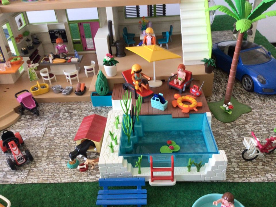 Große Luxus Villa von Playmobil in Ettlingen