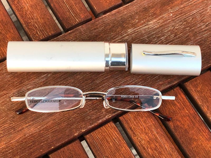 schmale Lesebrille Lesehilfe +2.50 inkl. Metalletui in Niedersachsen -  Osnabrück | eBay Kleinanzeigen ist jetzt Kleinanzeigen