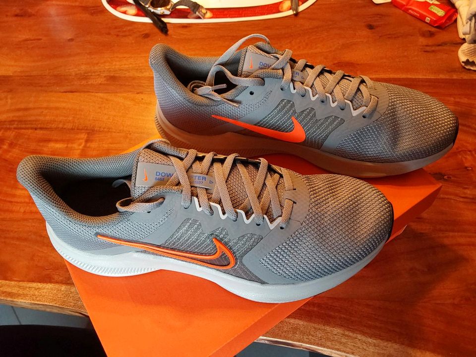 neue NIKE Herren Laufschuhe Downshifter 11 in der Größe 44 in Hainburg