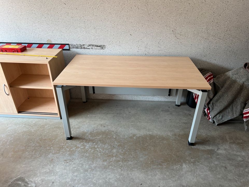 Schreibtisch mit Ordnerschrank und Rollcontainer in Bad Aibling