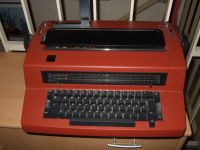 IBM Schreibmaschine rot Kugelkopf mit Farbband Niedersachsen - Dörverden Vorschau