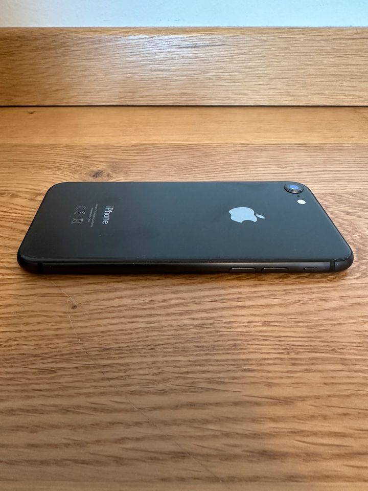 Apple iPhone 8 Space Grau 64 GB in Passau