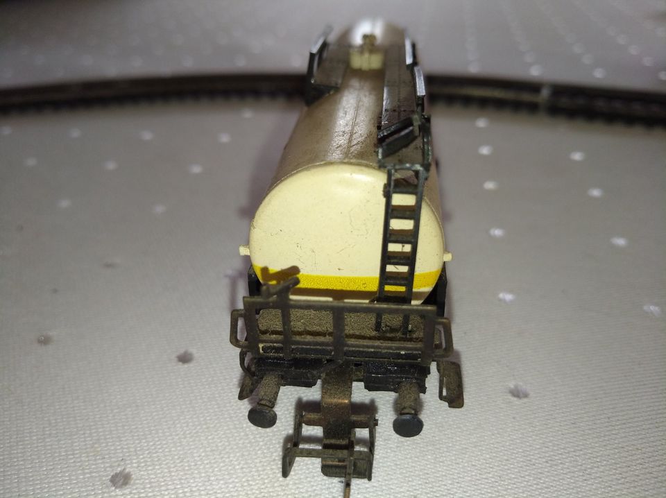 TT Spur Modelleisenbahn Eisenbahn Loks Wagen Schienen Häuser in Leipzig