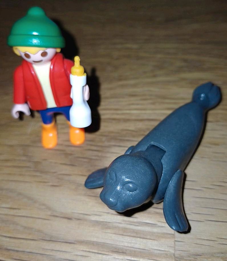 Playmobil  kleiner Junge mit Robbe zu verkaufen in Schenklengsfeld