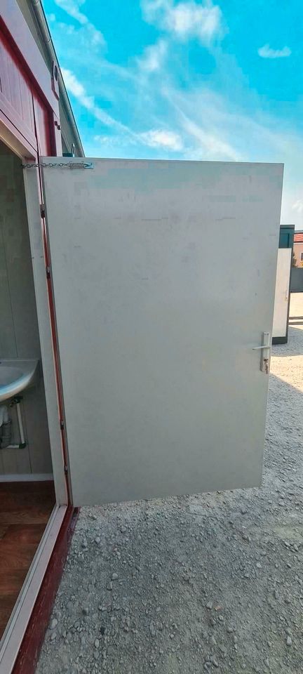 SCHLÜSSELFERTIG - GRATIS LIEFERUNG FÜR KURZE ZEIT - Behindertengerechter WC-Container - Sanitärcontainer - Containertoilette - Container mit WC Waschbecken Dusche & Warmwasserbereiter Campingtoilette in Köln