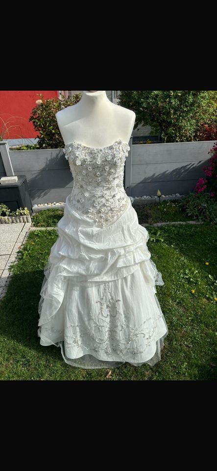 Brautkleid in Hebertshausen