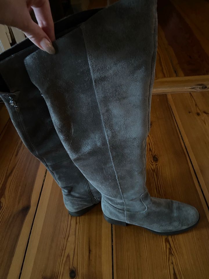 Overknee Stiefel Damen grau Gr. 36/37 in Berlin