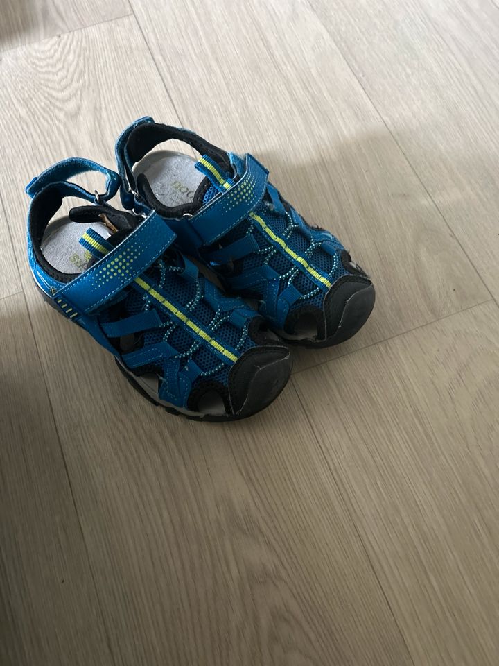Sandalen für einen Jungen in Oldenburg