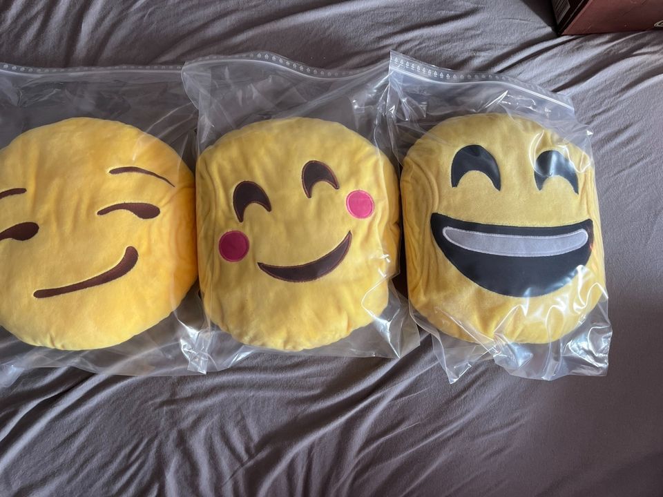 Drei Emoji Kissen in Nordheim