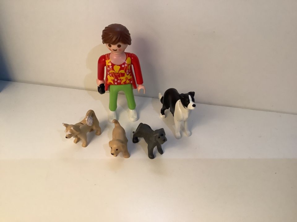 Playmobil 5380 Hundesitterin + 9279 Hundetrainer in Hengersberg