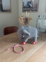 Neu! Die Siegelburg großer Elefant auf Holzrollen gestrickt Niedersachsen - Seggebruch Vorschau