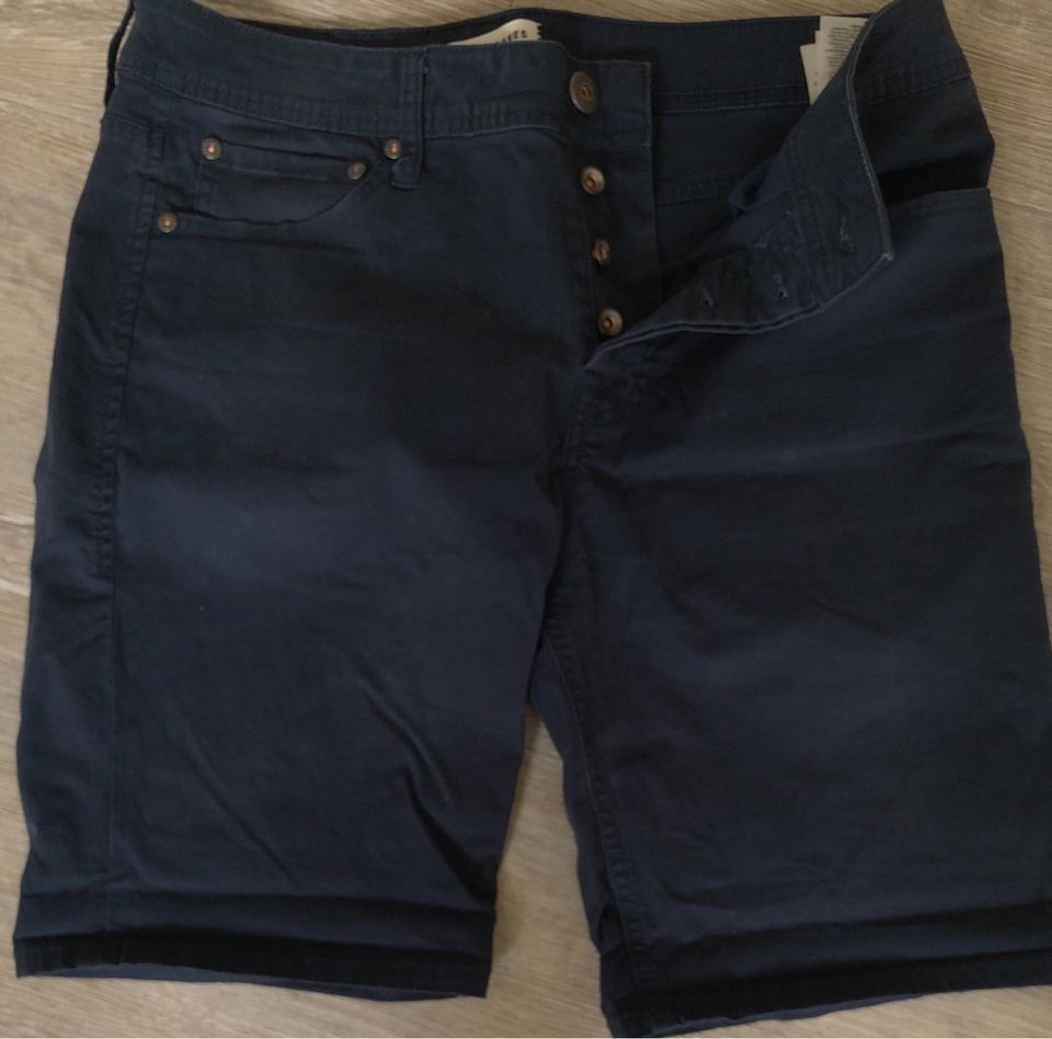 Dunkelblaue Shorts von Jack&Jones Gr S in Mechernich