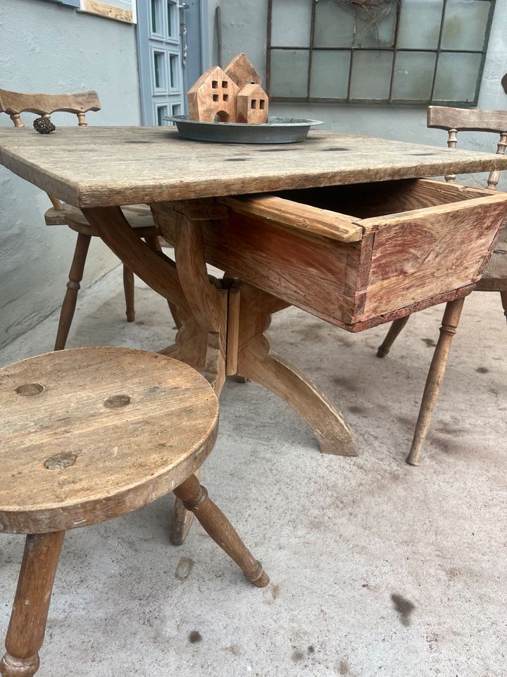 Skattisch Spieltisch garnitur, Stühle, Tisch in Nordhausen