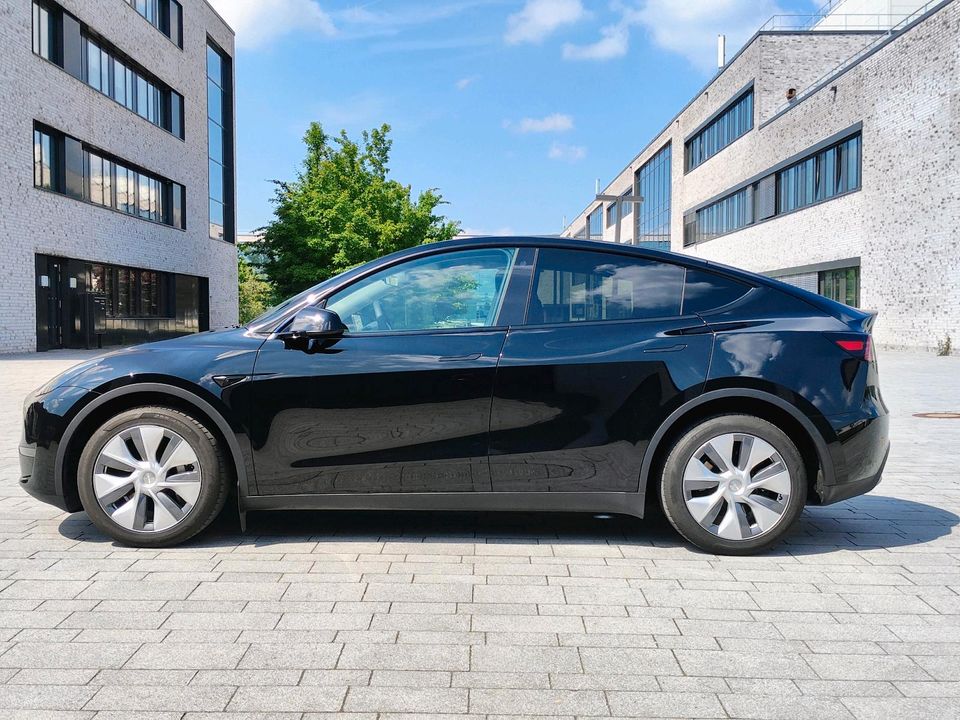 Tesla Model Y Long Range in Hamm