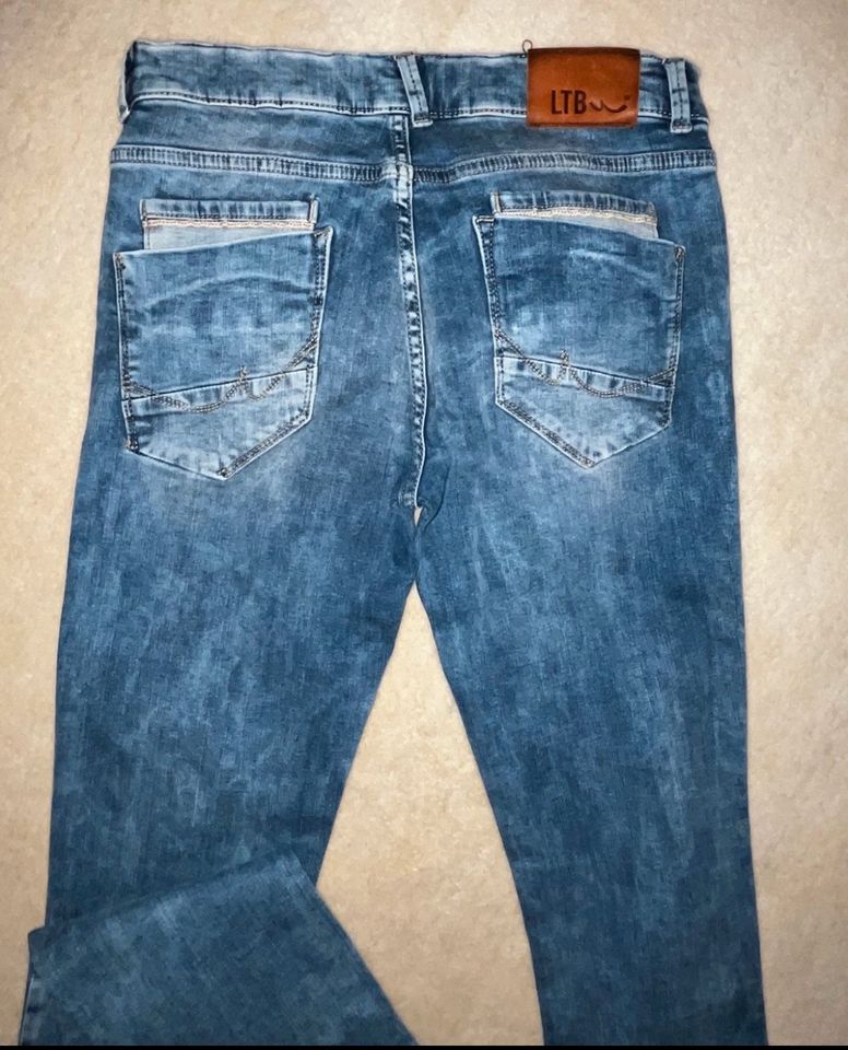 Jeanshose  Jungen LTB Slim Trapered  Gr.176 Super Zustand in Berlin