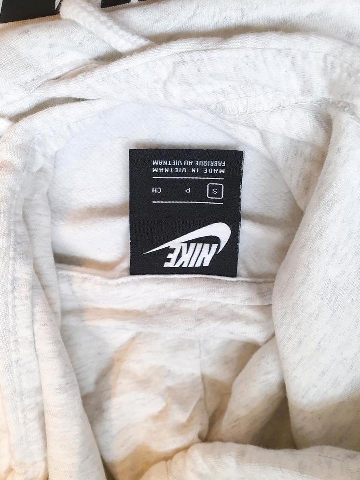 Kleiderpaket Neu Tops Pullover Nike Shein Bershka M und S in Rudolstadt