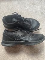 Nike Damen Trainingsschuhe Sportschuhe schwarz Gr 36,5 München - Ramersdorf-Perlach Vorschau