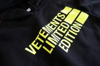 Vetements VTMNTS Sammlung Hoodie neu ungetragen original schwarz Nordrhein-Westfalen - Neuss Vorschau