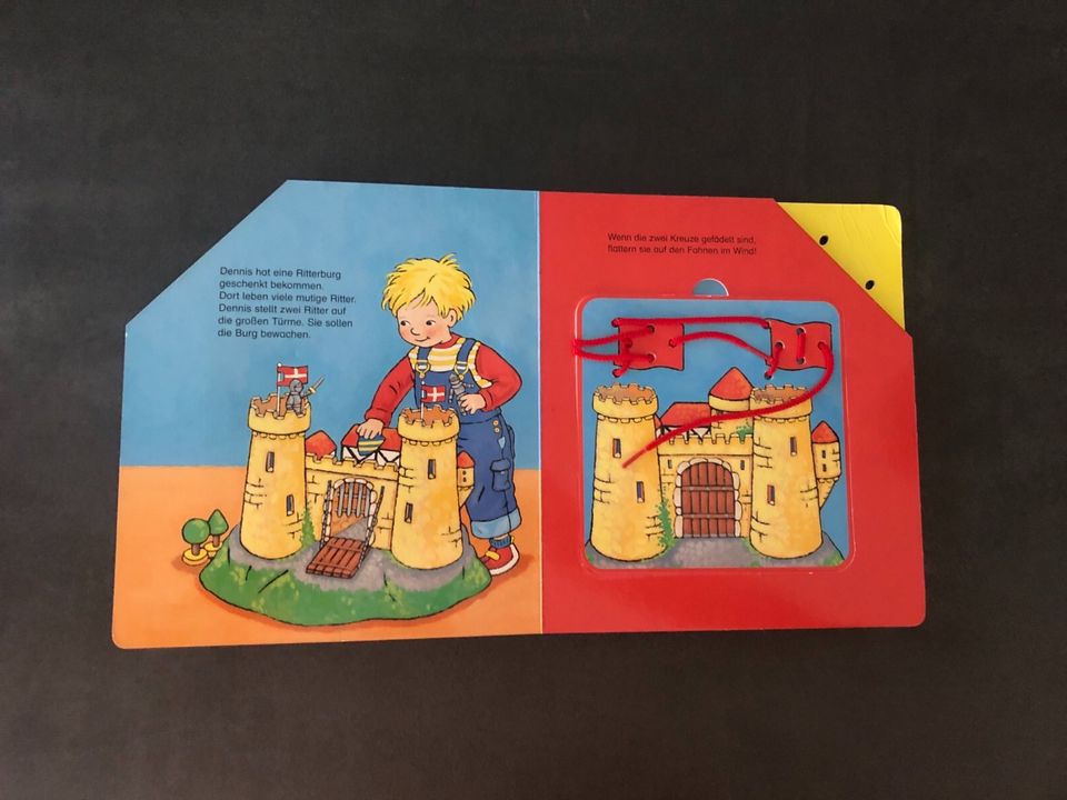 Sehr schönes Kinderbuch zum Fädeln-Üben mit 5 bunten Karten in Kelkheim