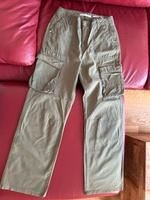Bershka Damenhose, Gr 40, khaki und schwarz Hessen - Flörsheim am Main Vorschau