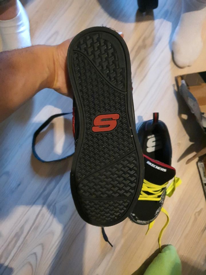 Sketchers Jungen Schuhe Größe 38 in Bad Hersfeld