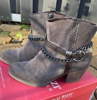 Marco Tozzi Stiefelette Stiefel GR 39 neuwertig/neu OVP Schleswig-Holstein - Kropp Vorschau