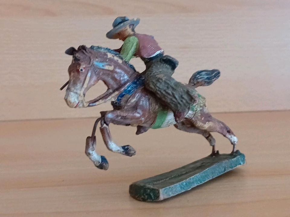 Elastolin⚜️Pferd springend mit Cowboy Reiter Masse Figur Spielzeu in Lengenfeld Vogtland