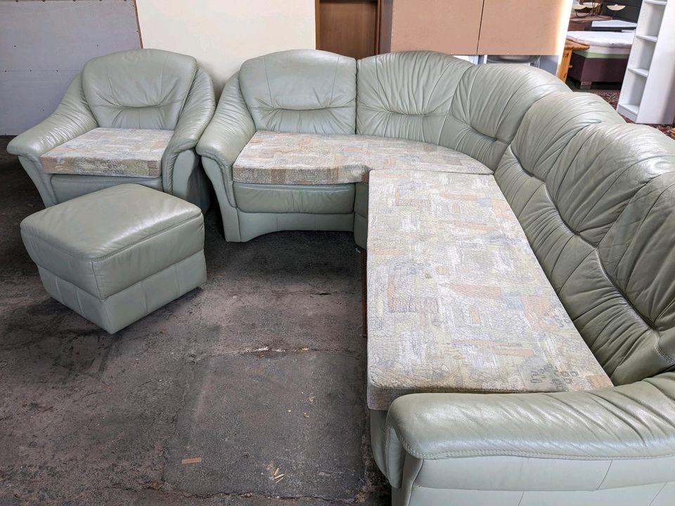 Eckcouch Couch Ledersofa Sofa mit Sessel und Hocker in Pirna