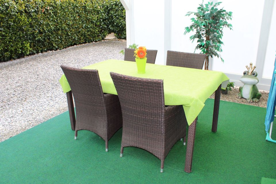 Terassen- / Gartentisch mit 4 Stühlen in Neuötting