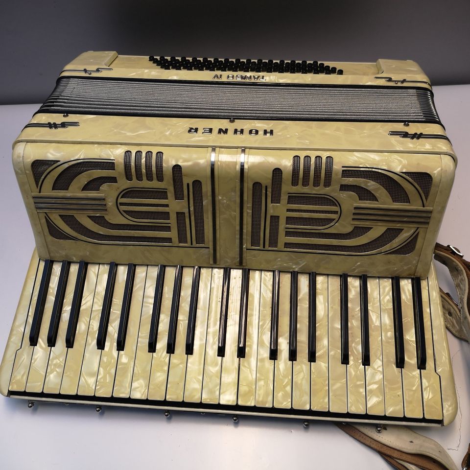 Hohner Tango IV Akkordeon mit Koffer Vintage 300€* in Eppingen