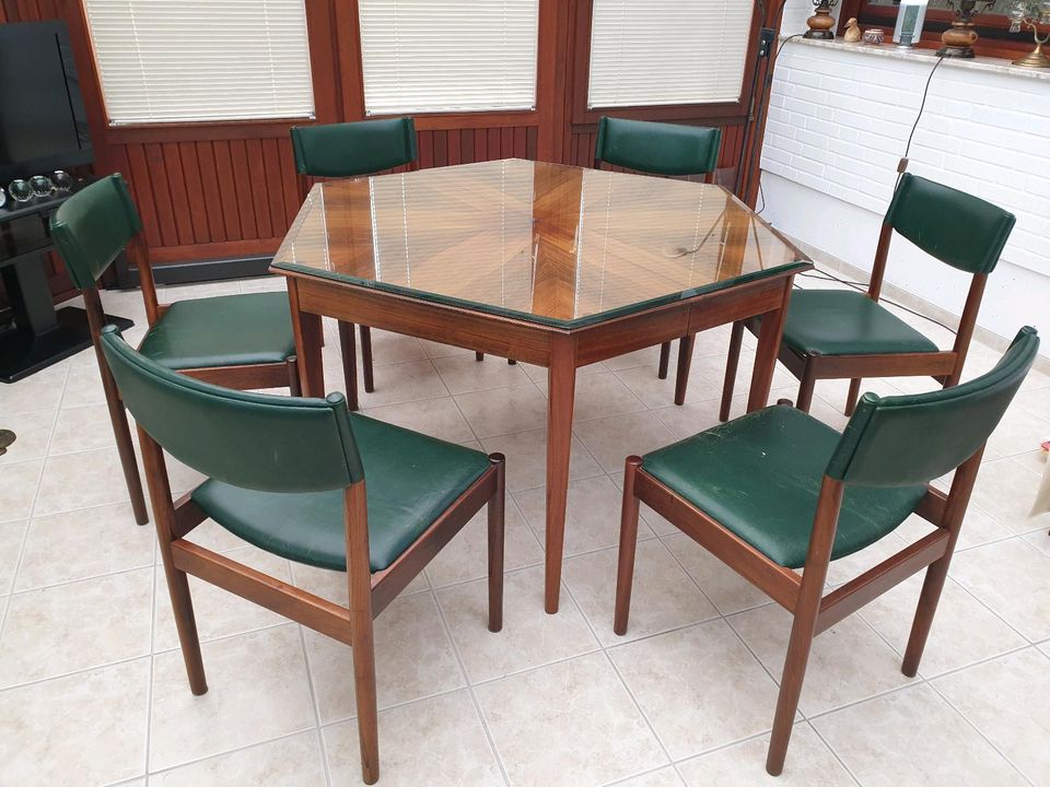 6-eckiger Esstisch m. Glasplatte/ Spieltisch mit 6 Stühlen in Kiel