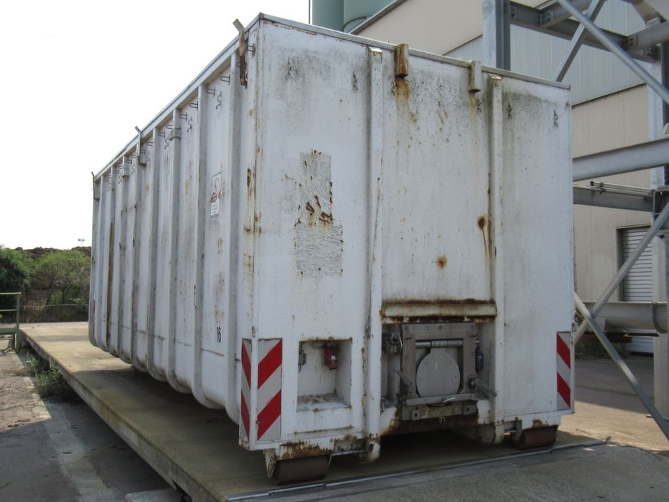 2 St. Containerwechselsysteme/ Austragscontainer/ Andockstationen in Wurzen