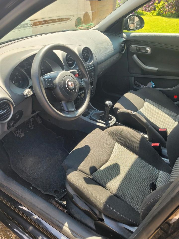 Pkw Seat Ibiza 6L schwarz 5 Türer in Lindlar