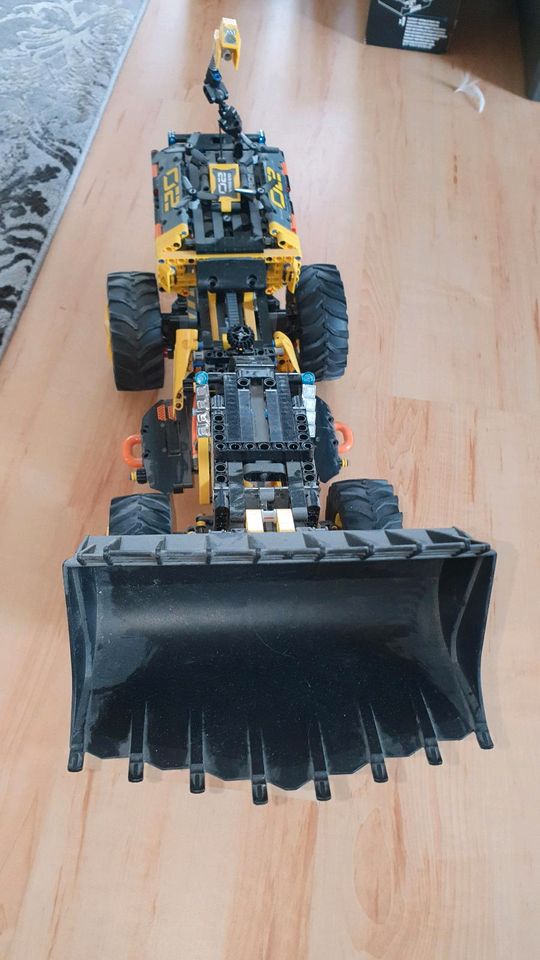 Lego 42081 Volvo concept wheel loader 10-16 in Angelbachtal