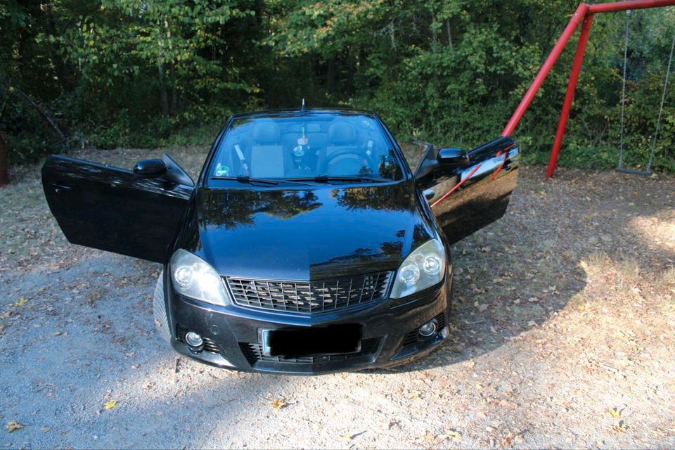 Auto Opel Tigra Sports 2005 TwinTop 1.4 Benzin in Pforzheim