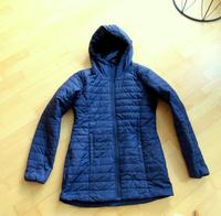 NEUWERTIGE dunkelblaue Steppjacke m Kaputze Bench Gr. 40 L Kr. München - Neubiberg Vorschau